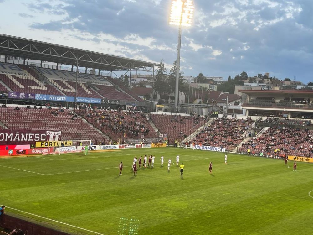 FCSB, huiduita la primul meci cu suporteri din acest sezon al Ligii 1! Cum au fost primiti jucatorii lui Becali la Cluj _3