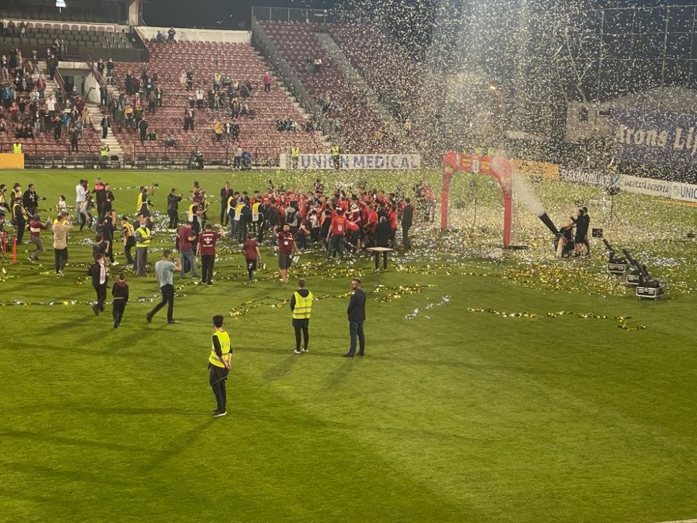 CFR Cluj si-a primit trofeul de campioana a Romaniei! Imaginile senzationale ale bucuriei de la Cluj_17