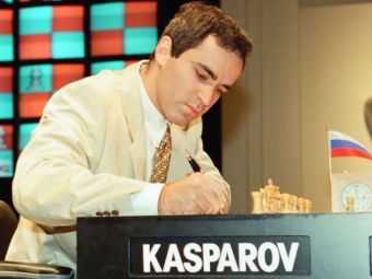 
	Legendarul Kasparov vine la Bucuresti! Un turneu important se organizeaza in Romania
