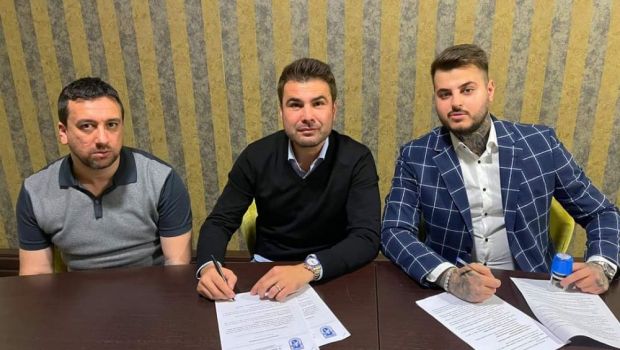 
	Adrian Mutu a semnat cu FCU Craiova! Antrenorul a ajuns la o intelegere cu echipa lui Mititelu! Detaliile contractului&nbsp;
