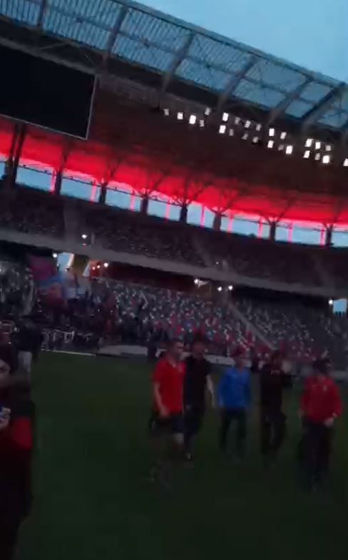 S-au declansat alarmele in Ghencea! Fanii Stelei au intrat pe noul stadion si au patruns pe gazon_9