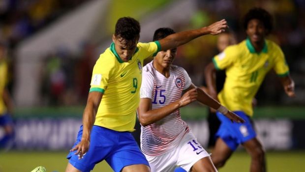 
	&quot;Urmatorul Ronaldo&quot; e cu un pas in Premier League! Tanarul de la Santos care a facut senzatie in Brazilia, dorit de Arsenal si Chelsea
