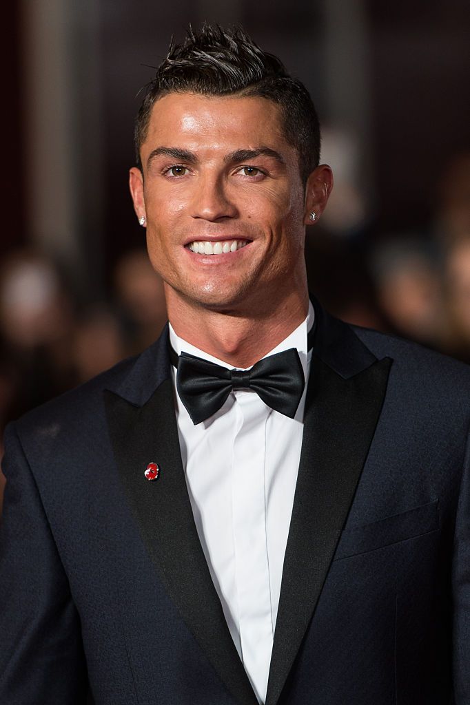 Cristiano Ronaldo a fost pozat la volanul unui bolid de 2,5 milioane de dolari, dar si-a luat unul de 6 ori mai scump. Cum arata _10
