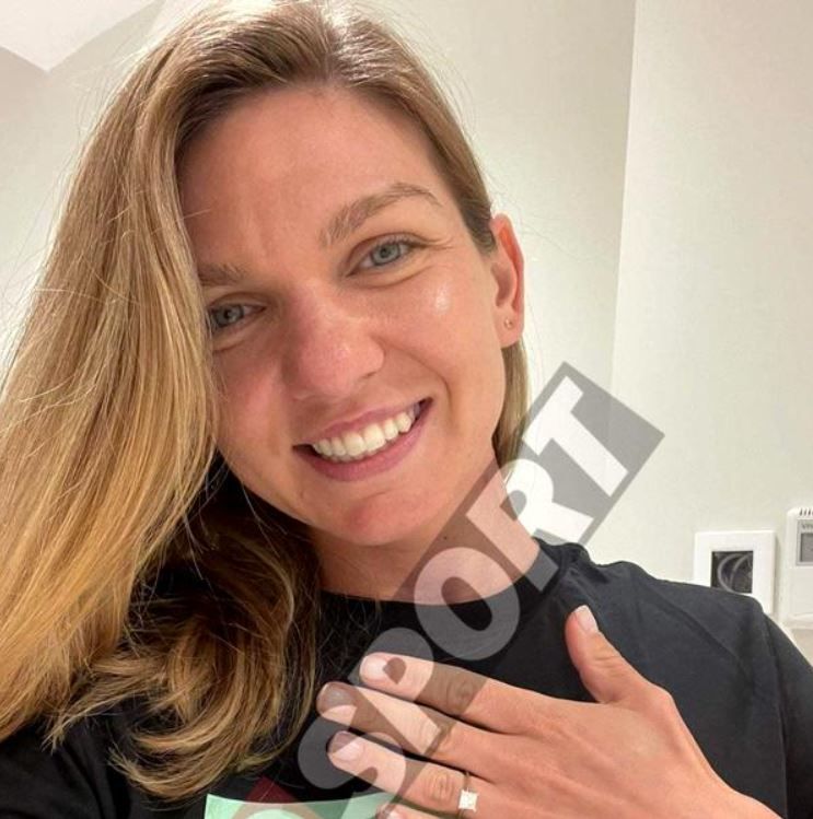 Simona Halep s-a logodit cu Toni Iuruc! Imaginea in care campioana en-titre de la Wimbledon radiaza de fericire si le arata apropiatilor inelul _8