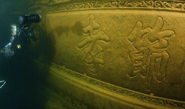 ”Atlantida Chinei”, orasul vechi de 2000 de ani, pastrat intact la 40 de metri sub apa_4