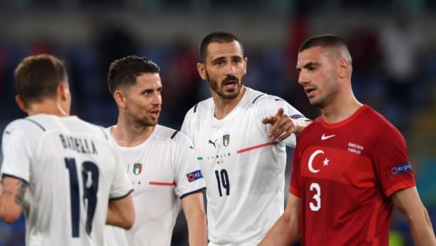 
	Nebunie in prima repriza la Euro 2020! Italienii au cerut patru penalty-uri, insa arbitrul nu a acordat nimic
