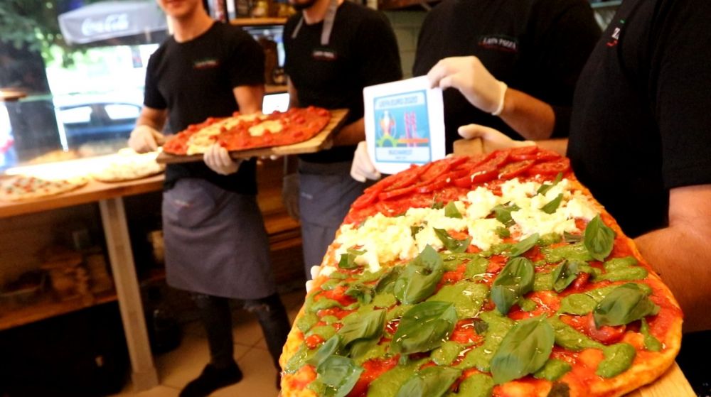 In Bucuresti, exact ca la Roma! Cel mai bun pizzaiolo din Capitala a pregatit o pizza speciala pentru debutul Euro 2020_2