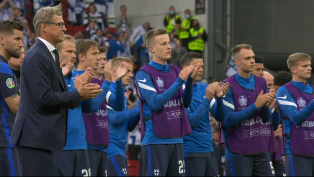 
	Momentele fantastice si nevazute de la Danemarca - Finlanda! Ce au facut jucatorii finlandezi cand adversarii lor au revenit pe teren sa joace meciul
