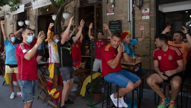 
	Scandal in Spania inainte de debutul ibericilor la Euro! Suporterii spanioli ameninta cu boicotul daca fotbalistii lui Luis Enrique vor ingenunchea
