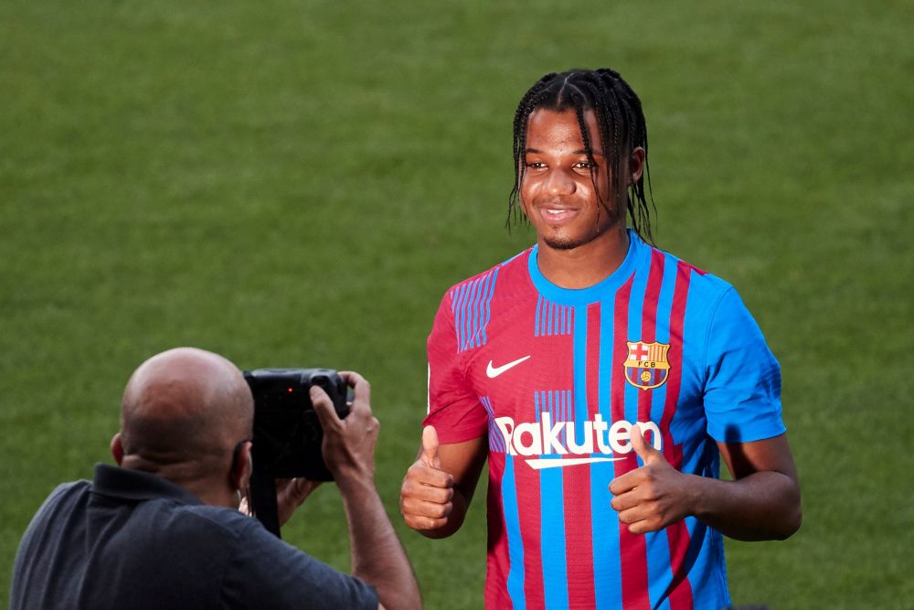 Barcelona si-a prezentat noul echipament din sezonul urmator! Nimeni nu l-a recunoscut pe Ansu Fati! Schimbare completa de look a pustiului-minune_1