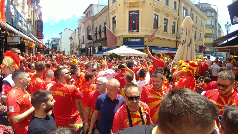 Suporterii Macedoniei de Nord si cei ai Ucrainei au luat cu asalt Bucurestiul. Atmosfera incendiara in Capitala FOTO si VIDEO _23