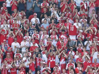 
	Atmosfera fantastica in Danemarca! Belgienii, coplesiti de entuziasmul unui stadion aproape plin! Gestul superb din minutul 10, pentru sustinerea lui Eriksen
