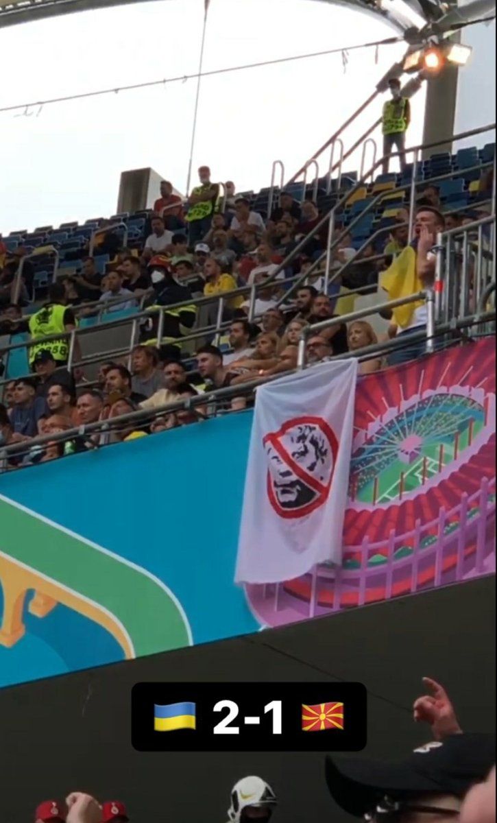 Banner incredibil pe Arena Nationala! Fanii lui Dinamo Kiev l-au contestat pe Mircea Lucescu chiar in timpul meciului de la Bucuresti!_2