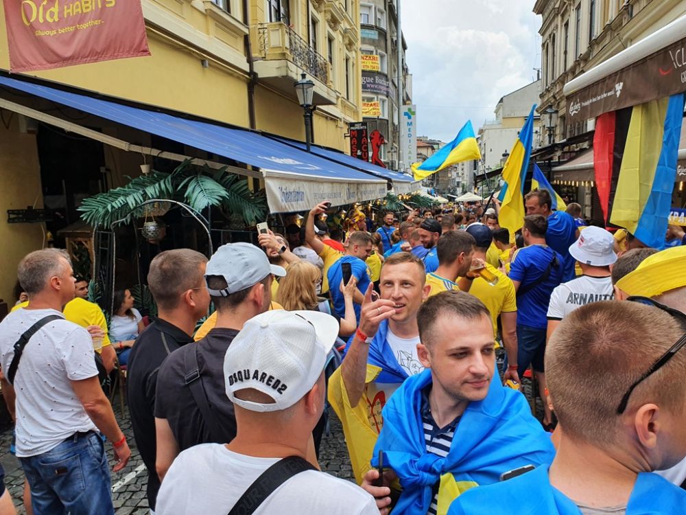 Din nou atmosfera senzationala in Bucuresti! Fanii austrieci si ucraineni fac spectactol in Centrul Vechi | FOTO_5