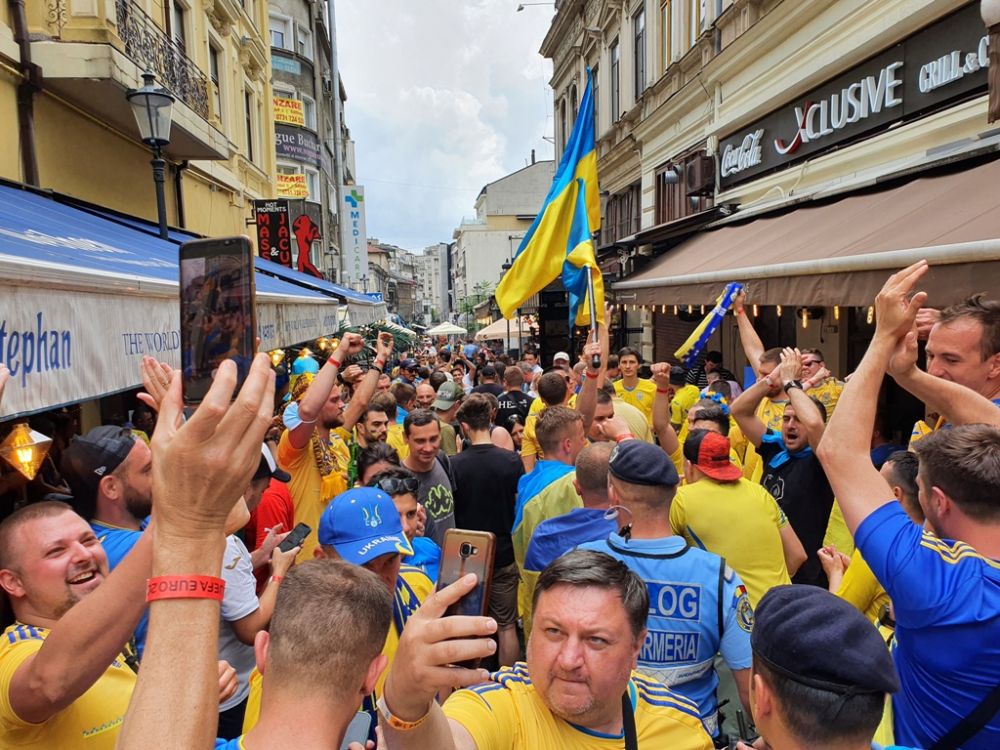 Din nou atmosfera senzationala in Bucuresti! Fanii austrieci si ucraineni fac spectactol in Centrul Vechi | FOTO_6