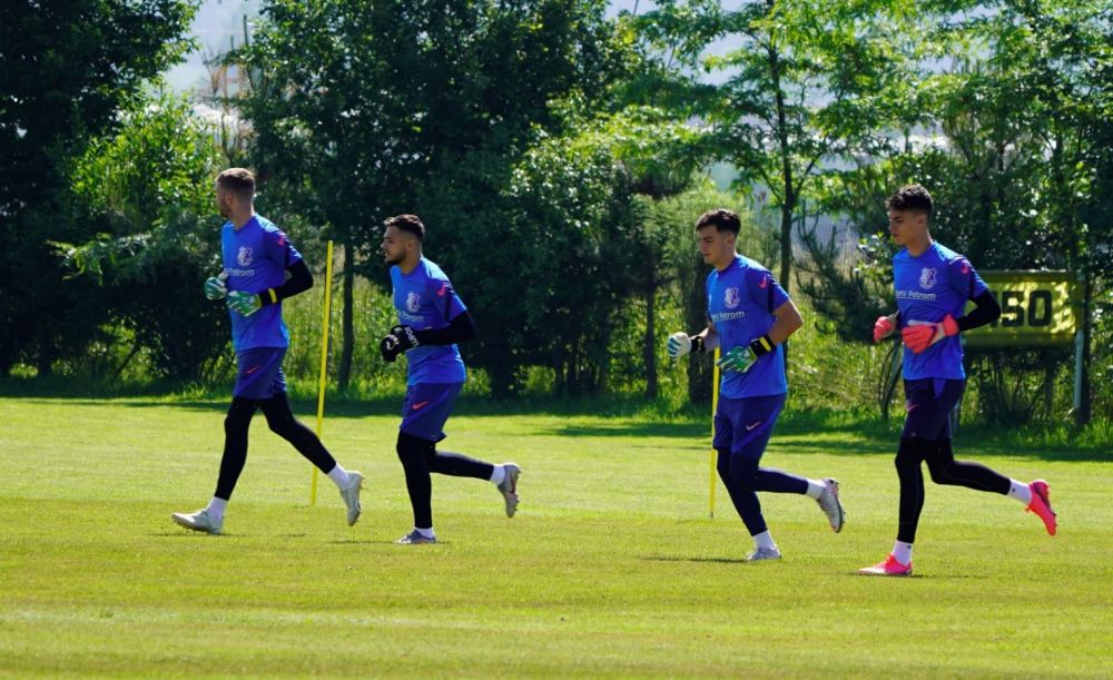 Gica Hagi a condus primul antrenament al Farului Constanta! 28 de fotbalisti, sub comanda "Regelui" in cantonamentul de la Brasov_3