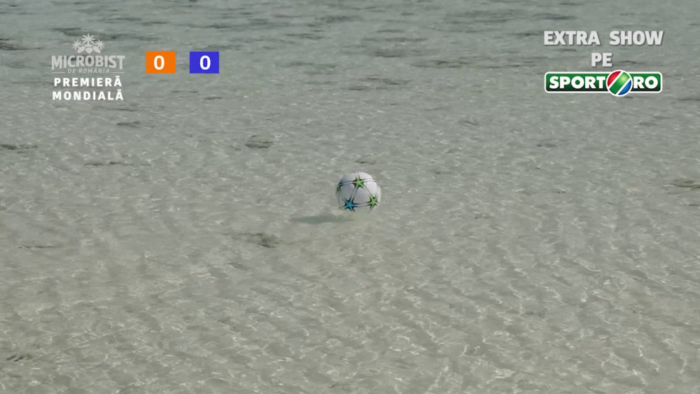 Premiera mondiala! Romanii au jucat fotbal pe un banc de nisip, in mijlocul oceanului. Imaginile incredibile care au cucerit internetul_7
