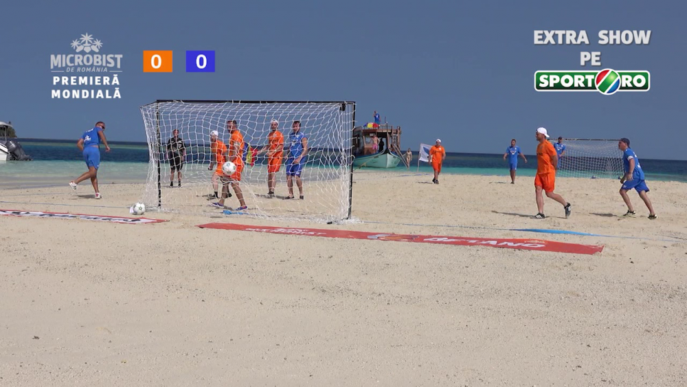 Premiera mondiala! Romanii au jucat fotbal pe un banc de nisip, in mijlocul oceanului. Imaginile incredibile care au cucerit internetul_9