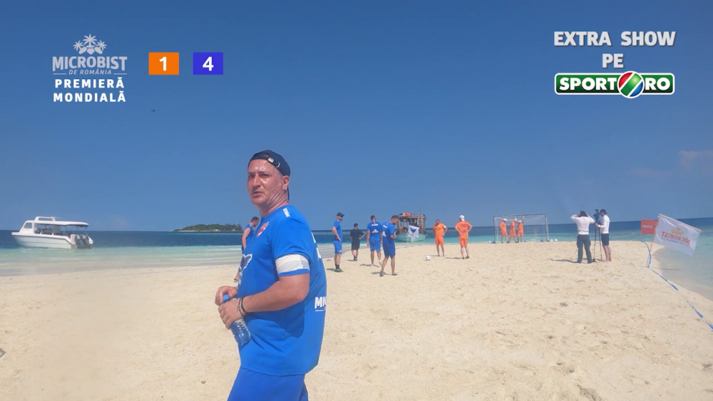 Premiera mondiala! Romanii au jucat fotbal pe un banc de nisip, in mijlocul oceanului. Imaginile incredibile care au cucerit internetul_10