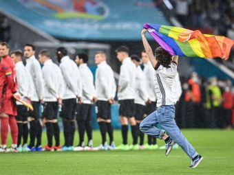 
	Moment controversat la inceputul meciului Germania - Ungaria: un suporter a intrat pe teren cu steagul LGBT.&nbsp; Ce nu s-a vazut la TV&nbsp;
