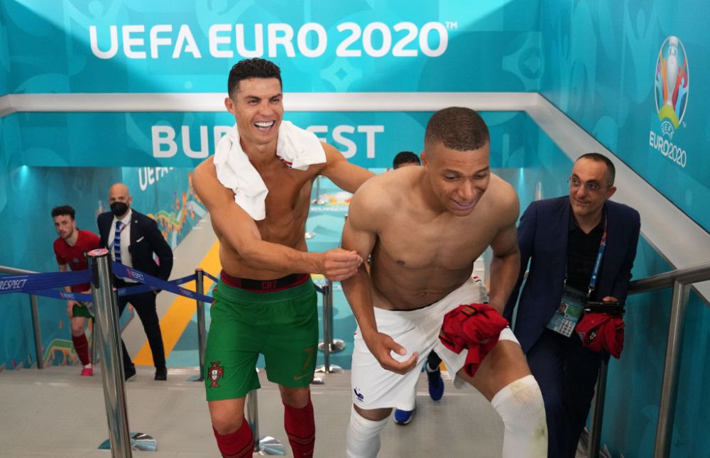 Starurile Frantei s-au batut pe tricoul lui Ronaldo. Portughezul, dezbracat la pauza si la final: secventele care au devenit virale VIDEO _8