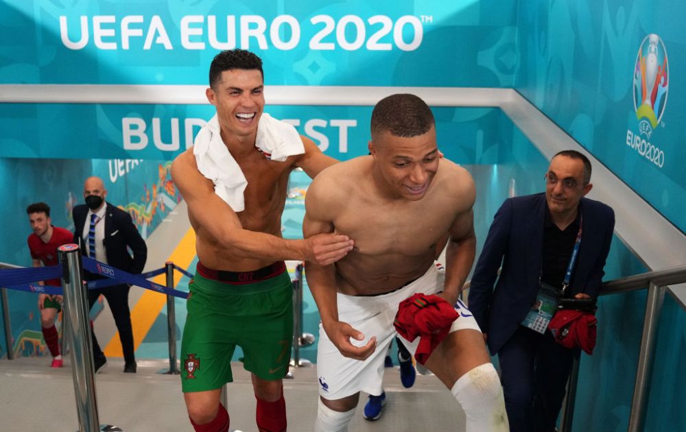 Starurile Frantei s-au batut pe tricoul lui Ronaldo. Portughezul, dezbracat la pauza si la final: secventele care au devenit virale VIDEO _10