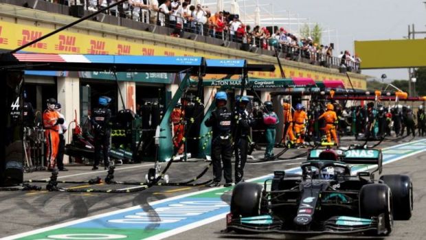 
	Bottas putea sa produca o tragedie la boxe! Masina celor de la Mercedes AMG Petronas a scapat de sub control

