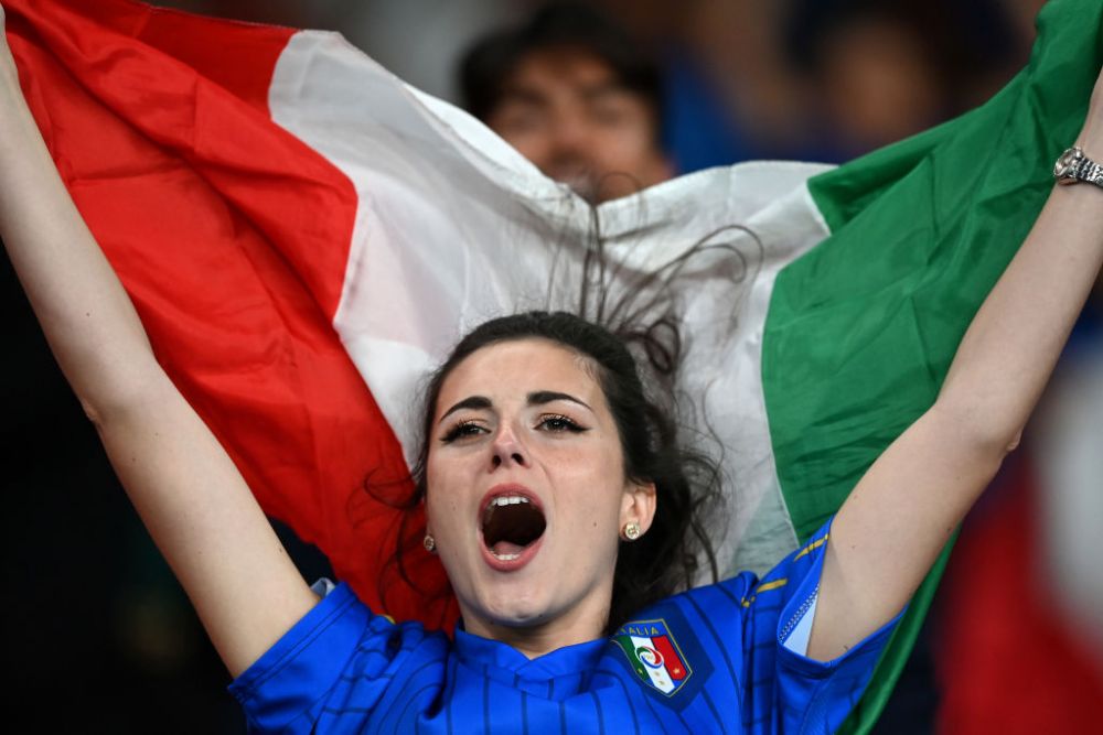 Tara Galilor, demolata de Danemarca! Italia continua seria meciurilor fara infrangere. Fanii, trup si suflet alaturi de favoriti. Imaginile zilei _20