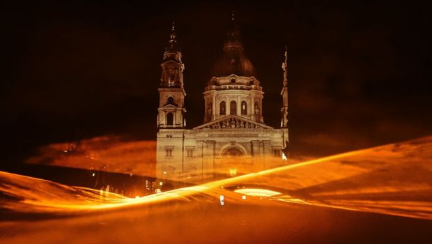 
	Tarile de Jos au colorat Budapesta in portocaliu! Imaginile care fac inconjurul lumii

