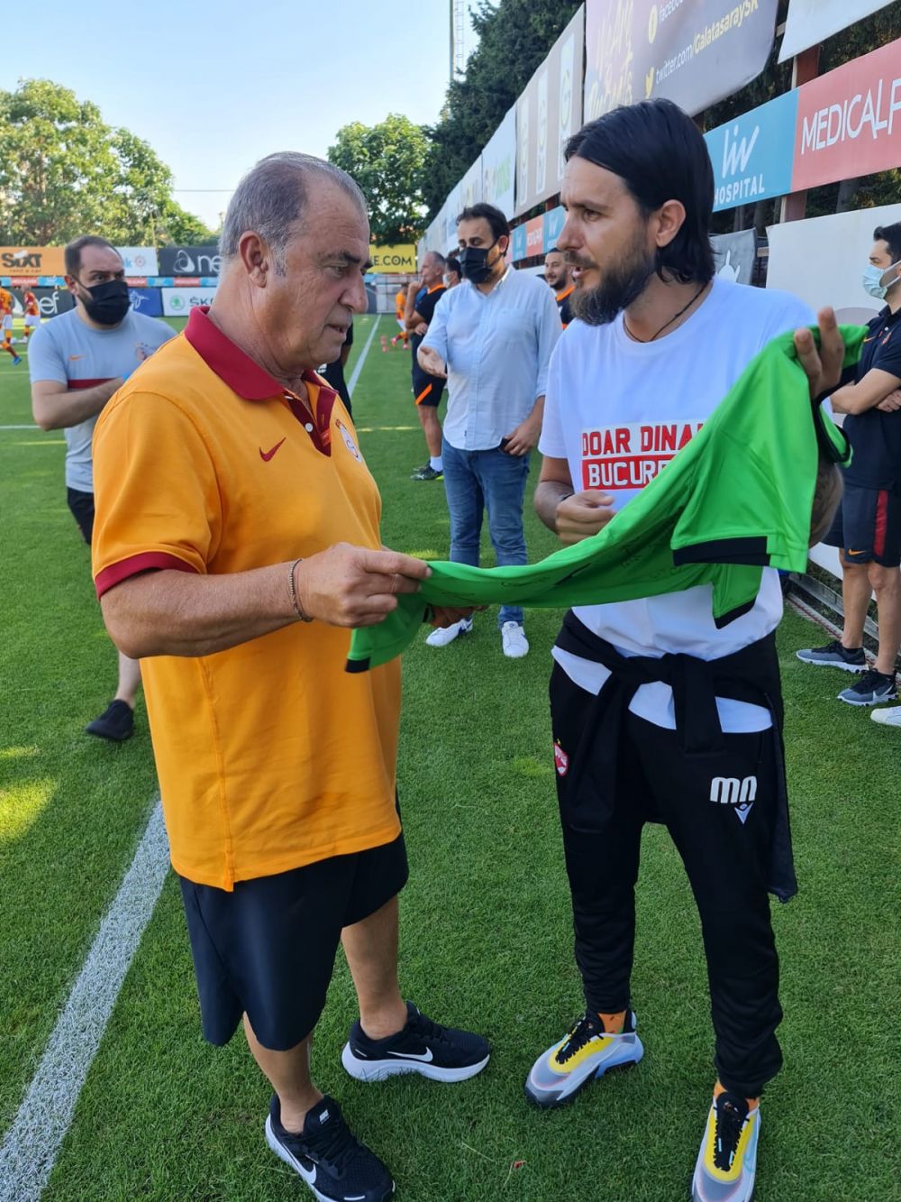Amical de gala pentru Dinamo! Fostul selectioner al Turciei, Faith Terim, a primit tricoul DDB! Imagini din Turcia_3