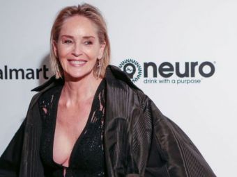 
	Sharon Stone, prea sexy pentru varsta ei. Actrita a pozat in costum de baie la 63 de ani
