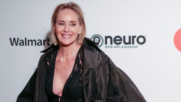 
	Sharon Stone, prea sexy pentru varsta ei. Actrita a pozat in costum de baie la 63 de ani
