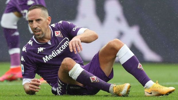 
	Fiorentina a renuntat la Franck Ribery, desi francezul anuntase ca vrea sa-si continue cariera la gruparea &quot;viola&quot;
