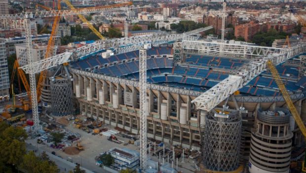 
	Imagini spectaculoase cu &#39;noul&#39; stadion Santiago Bernabeu. Cum arata si cand vor reveni &quot;galacticii&quot; pe impresionanta arena VIDEO&nbsp;
