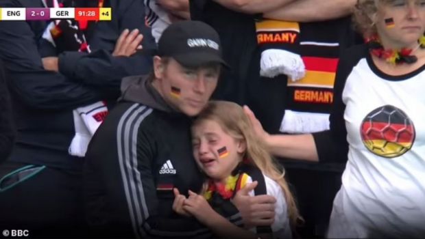 
	Suma uriasa stransa in contul fetitei care a plans la finalul meciului dintre Germania si Anglia. Cum a cerut sa fie cheltuiti banii
