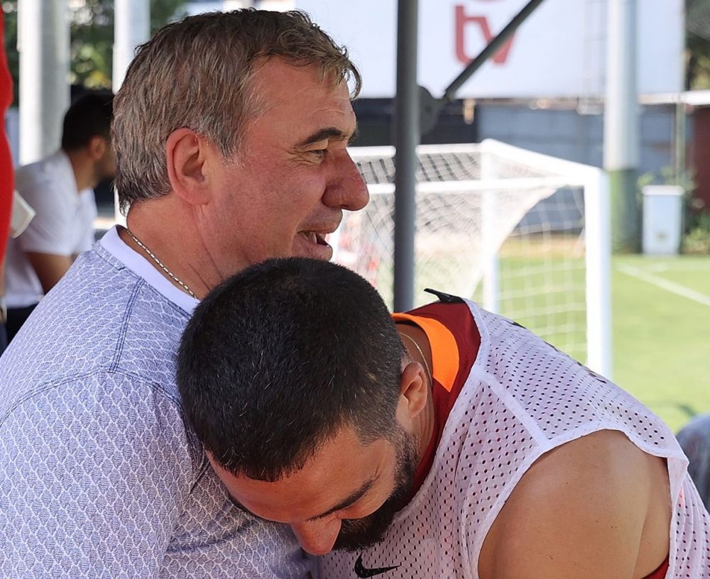 S-a aflat motivul pentru care Hagi si Popescu au fost la Galatasaray! Clipul postat pe contul oficial al clubului_4
