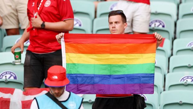 
	Ancheta UEFA dupa meciul Danemarca - Cehia. Ce s-a intamplat cu un suporter care a aparut pe stadion cu steagul LGBT
