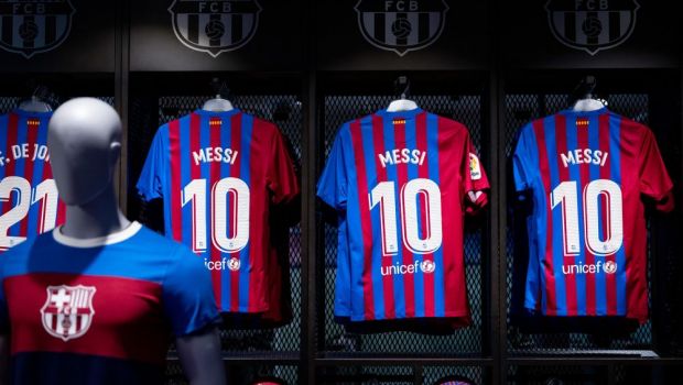 
	Propunere indecenta pentru FC Barcelona! Un site pentru adulti vrea sa ajute clubul cu bani ca sa il tina pe Messi
