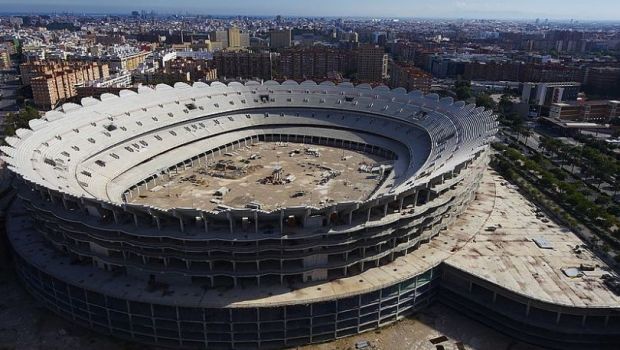 
	Stadionul de 300 de milioane de euro a ajuns o ruina! Arena trebuia sa fie inaugurata in 2009&nbsp;
