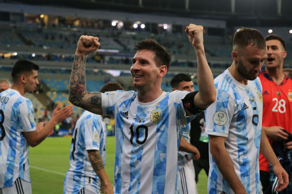 Gestul minunat facut de Messi dupa ce a castigat Copa America: s-a asezat in mijlocul terenului si si-a sunat familia. Reactia baietilor _5