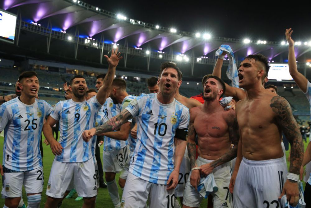 Gestul minunat facut de Messi dupa ce a castigat Copa America: s-a asezat in mijlocul terenului si si-a sunat familia. Reactia baietilor _7