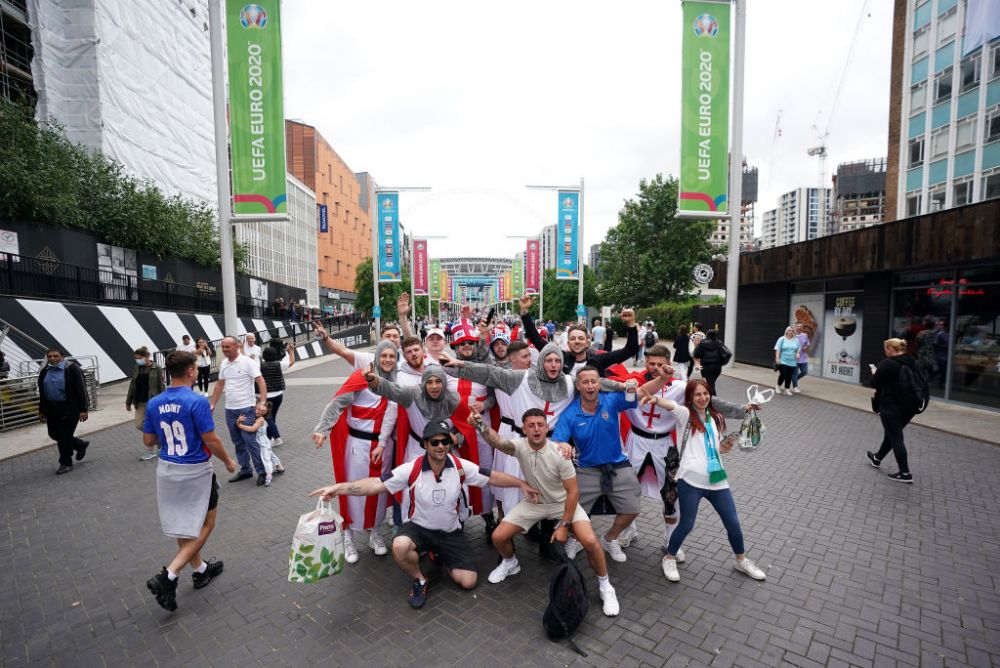 Sarbatoare la Londra! Fanii englezi au luat cu asalt strazile din jurul stadionului Wembley inaintea finalei dintre Italia si Anglia FOTO _1