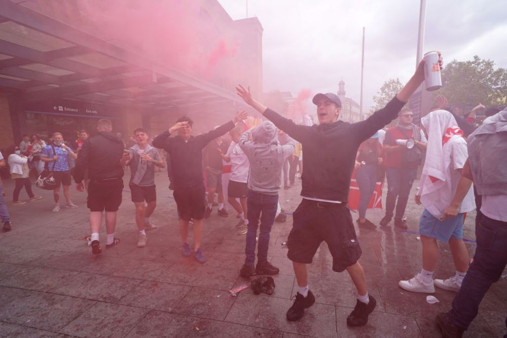Sarbatoare la Londra! Fanii englezi au luat cu asalt strazile din jurul stadionului Wembley inaintea finalei dintre Italia si Anglia FOTO _2