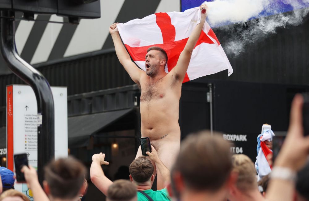 Suporterii englezi s-au dezlantuit pe strazile din Londra! Cele mai idioate imagini de la Campioanatul Euro_2
