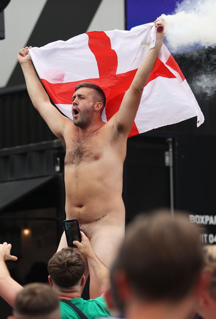Suporterii englezi s-au dezlantuit pe strazile din Londra! Cele mai idioate imagini de la Campioanatul Euro_3