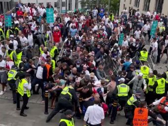 
	Anarchy in the UK! Imagini incredibile pe Wembley! Fanii forteaza in valuri intrarea pe stadion
