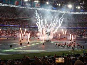 
	Show total inainte de finala Euro 2020 dintre Italia si Anglia! Artificii, coregrafie si un trofeu urias pentru un spectacol de poveste&nbsp; &nbsp;
