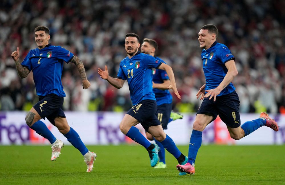 Italia, Regina Europei! Jucatorii lui Mancini s-au auzit mai tare decat toti englezii de pe Wembley! Imagini de senzatie de la ceremonia de premiere_7