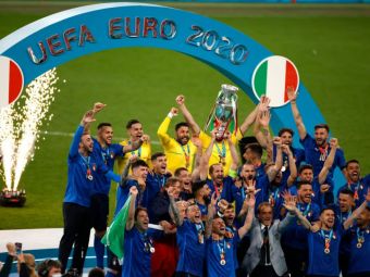 
	Italia, Regina Europei! Jucatorii lui Mancini s-au auzit mai tare decat toti englezii de pe Wembley! Imagini de senzatie de la ceremonia de premiere
