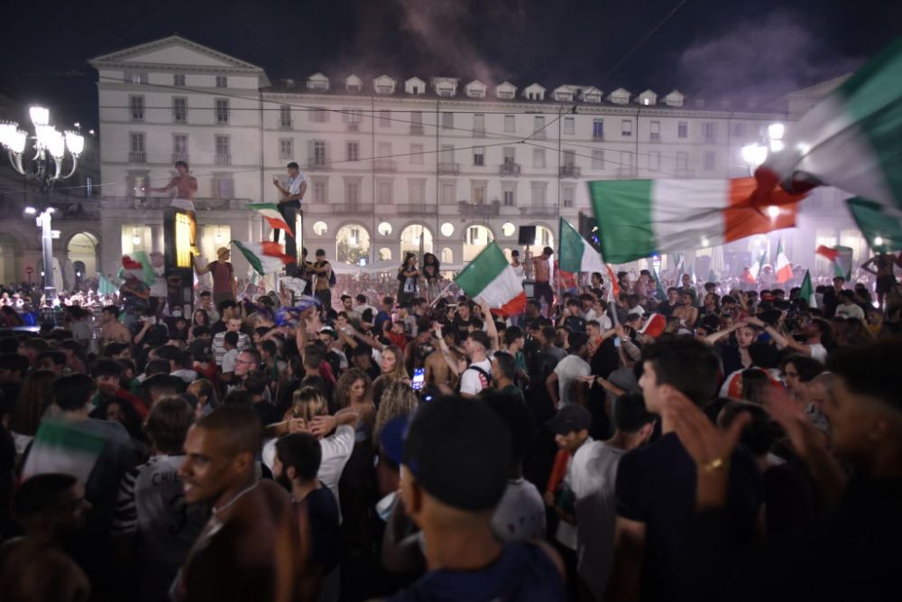 S-a zguduit piata! Imagini spectaculoase cu bucuria suporterilor italieni dupa castigarea Campionatului European_6